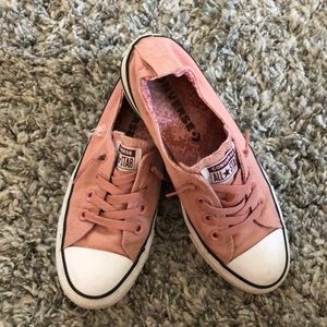 dusty rose converse